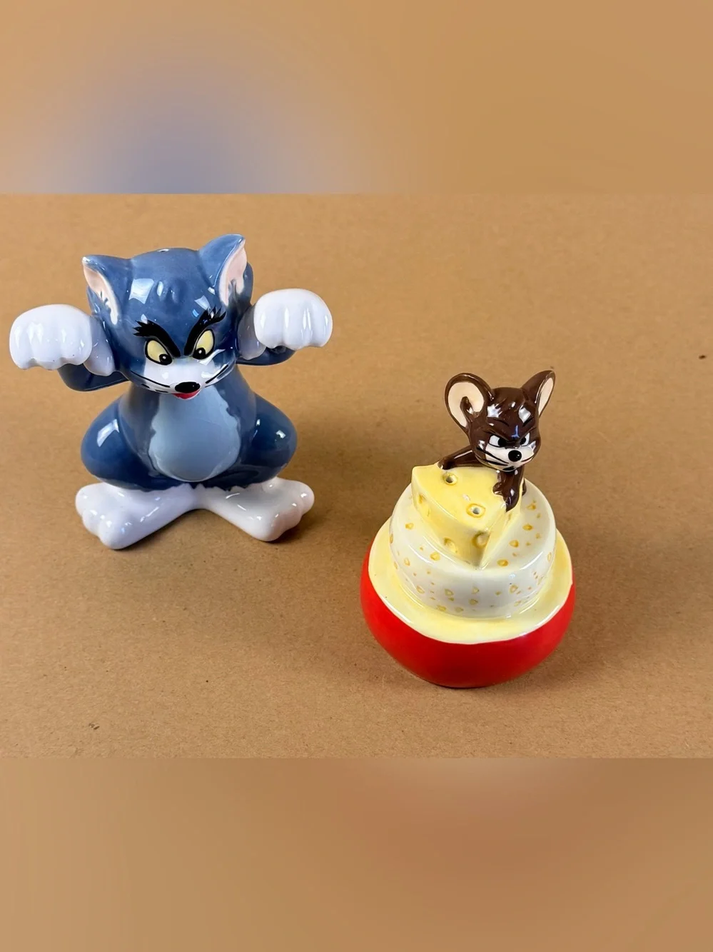 Vintage Tom and Jerry Salt & Pepper Shaker Set – 1998 Hanna-Barbera – T.E.C.